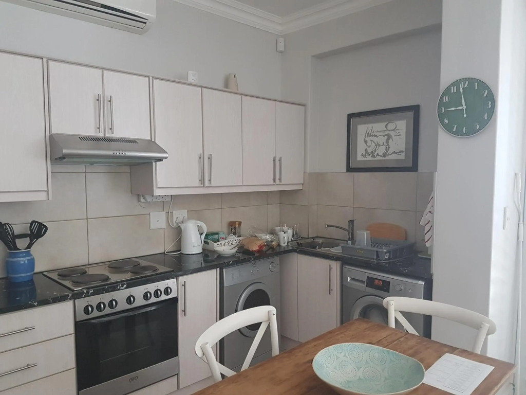 Modern, centrally located Dorp street Apartment