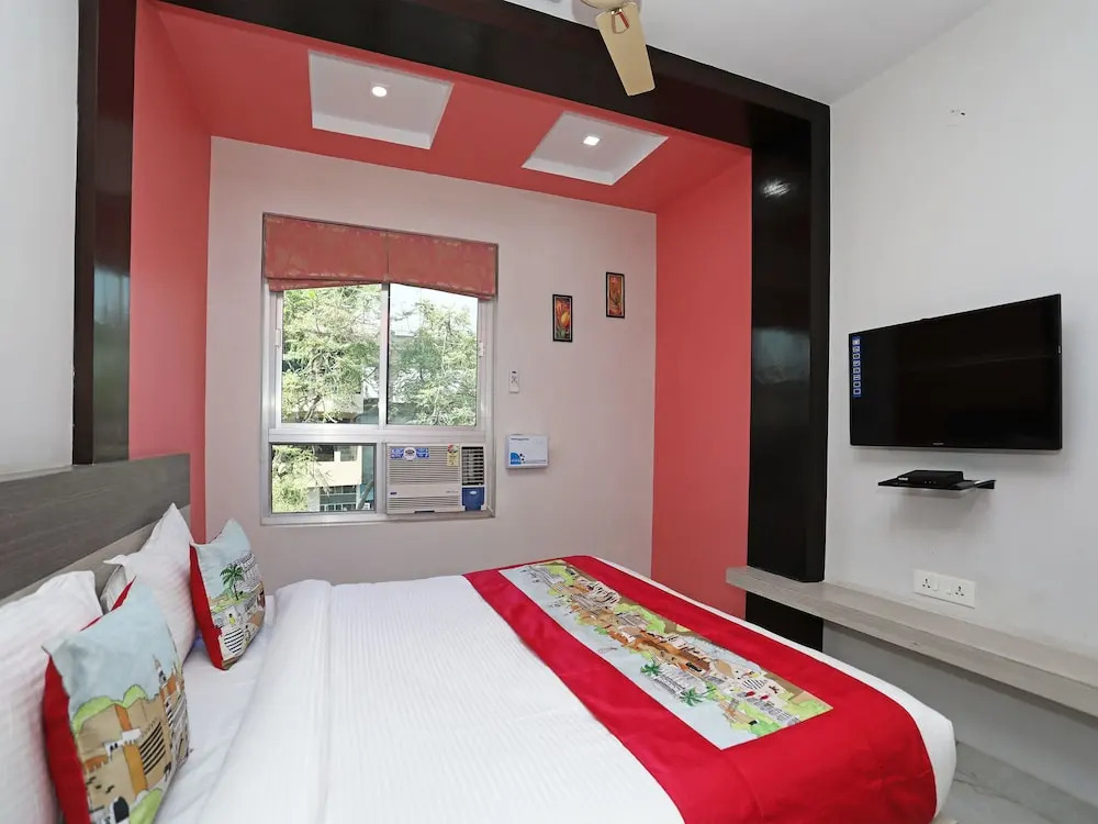OYO 10228 Hotel Chandramouli