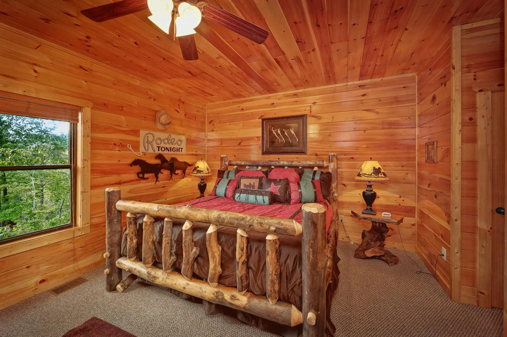 Knotty Nice: Theater Hot Tub Sauna Near Town