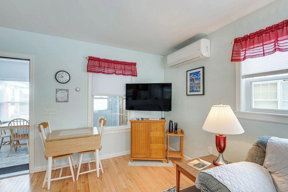 Unbeatable Downtown Location! Bar Harbor Apt