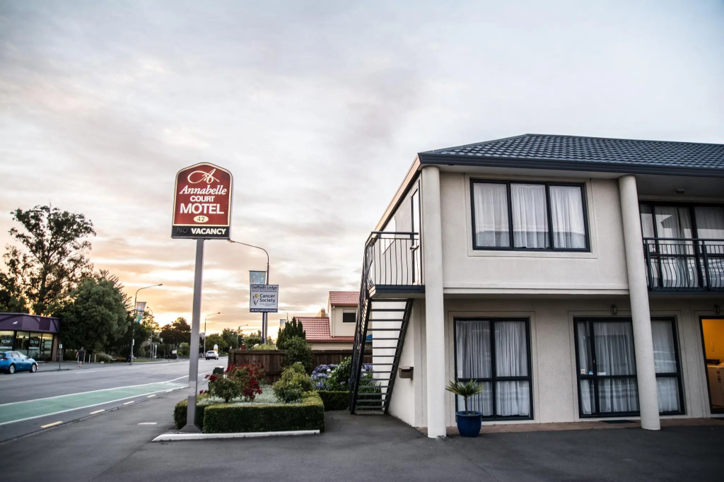 Annabelle Court Motel