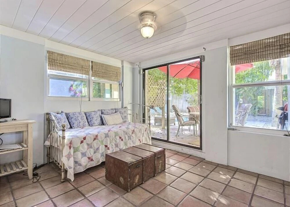 Salty Bungalow Tortuga