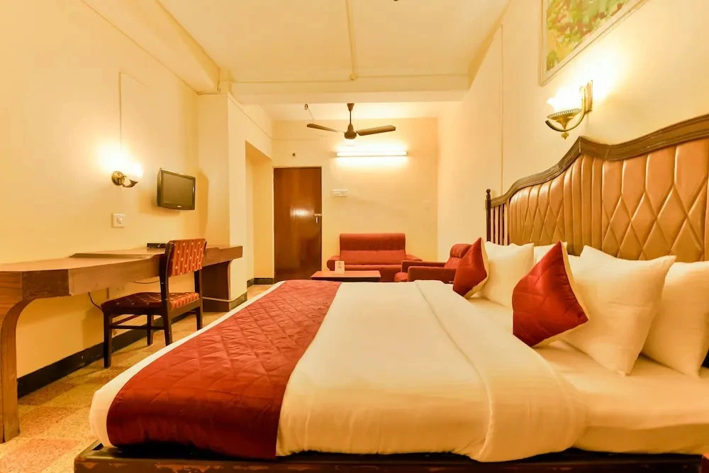Hotel Woodlands by OYO Rooms