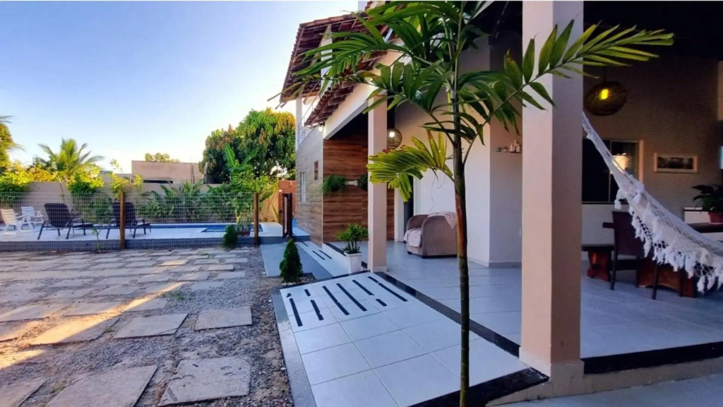 Casa de 4 suítes com piscina e área gourmet em Porto Seguro - Casa dos Ipês