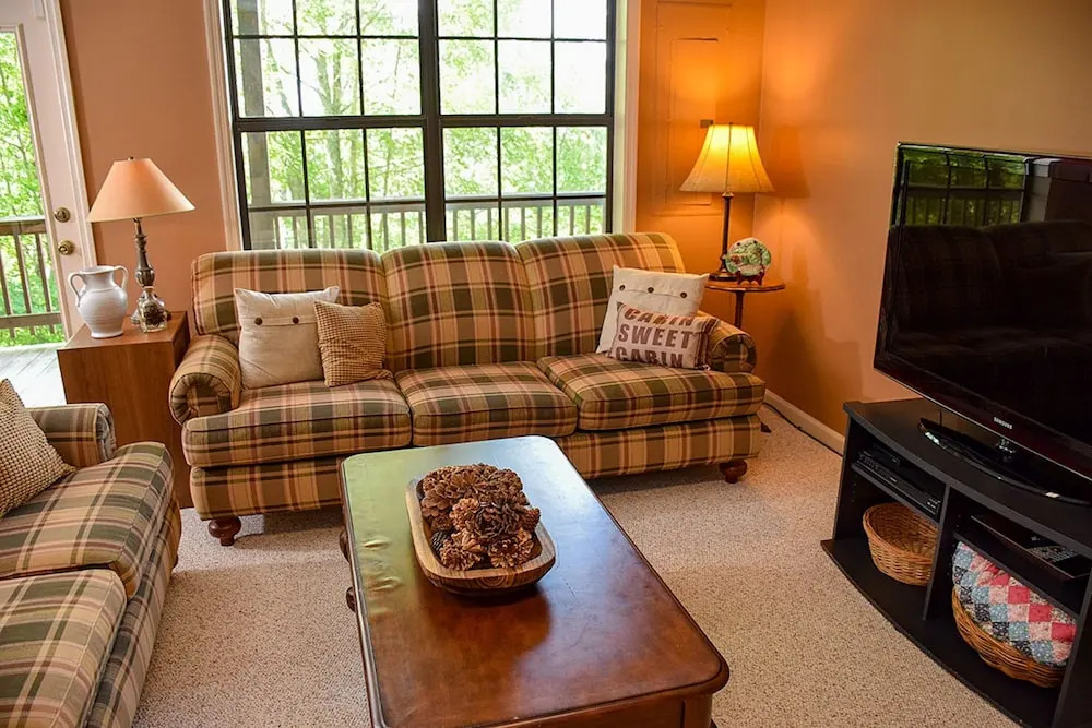 MOUNTAIN SHADOWS - 3 Br Cabin