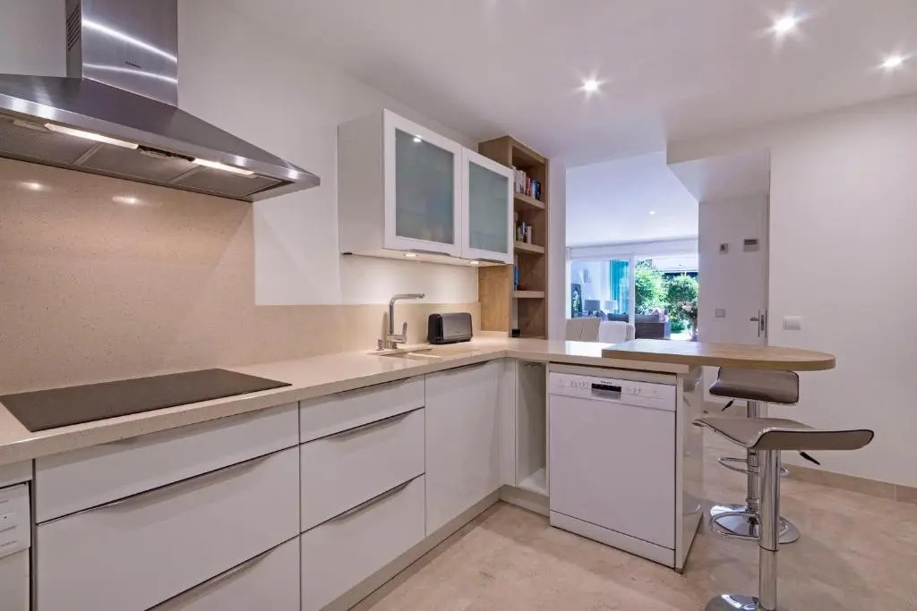 2018 Las Canas beach, first line beach, Marbella golden mile
