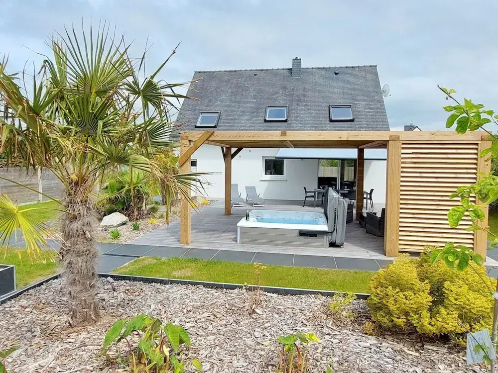 Holiday Home in Plouarzel near Sandy Beaches