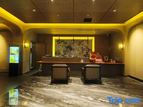 Longjiang Yishe Hotel (Baima Pedestrian Street)