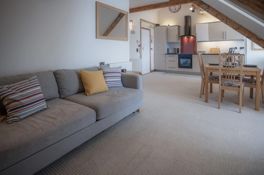 The Nest - 1 Bedroom Apartment - Tenby