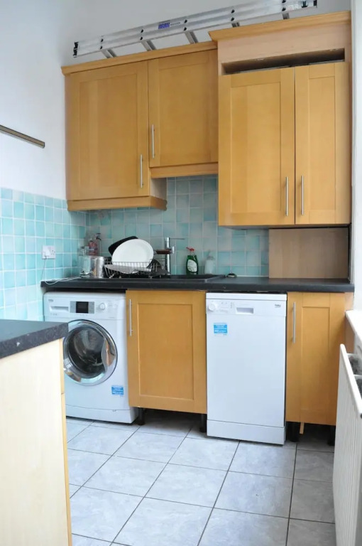 Bright 2 Bedroom Flat in Great Location