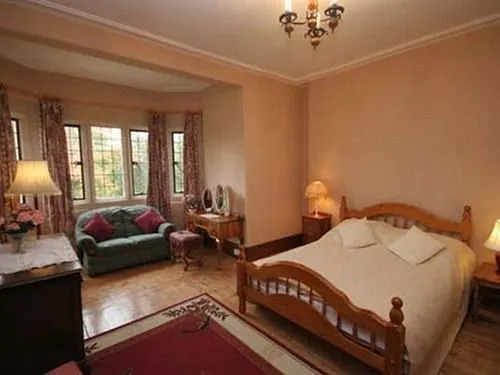 Cleeve House