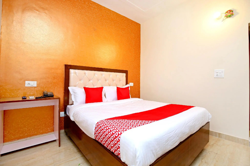 OYO 40307 Mohali Blue
