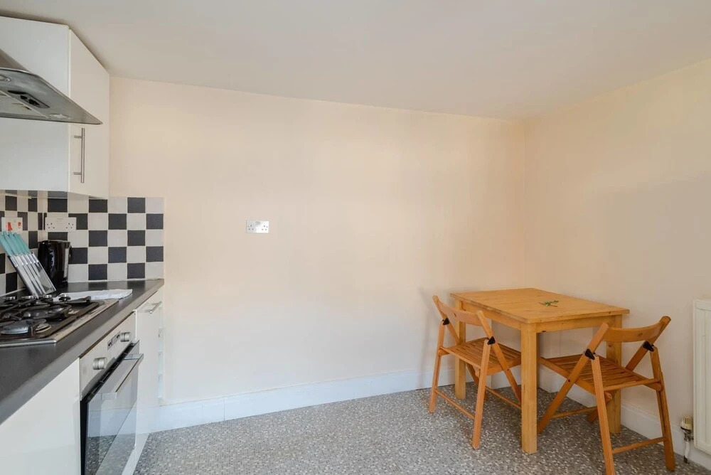 Quiet 2 Bedroom Apartment