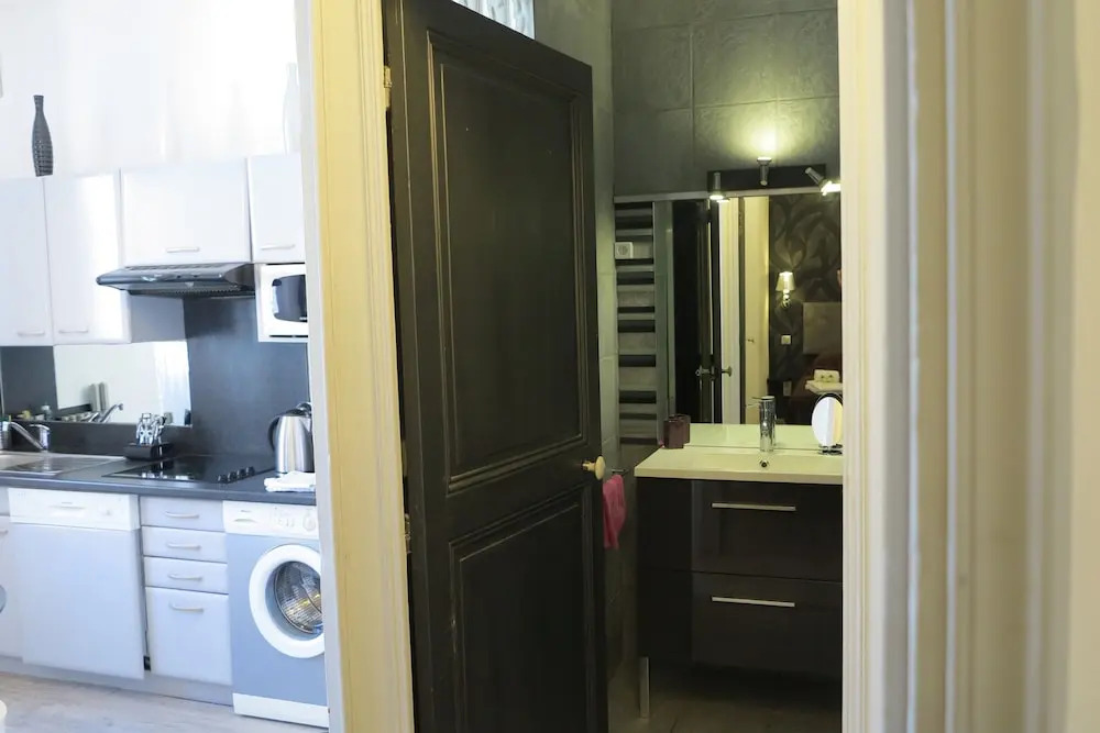 Stylish and Modern 1 Bedroom