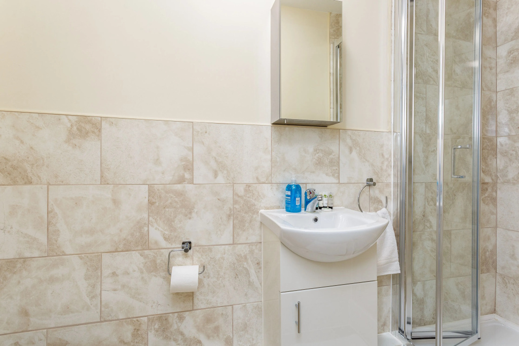 St Marys Modern Central Huge Studio Apartments