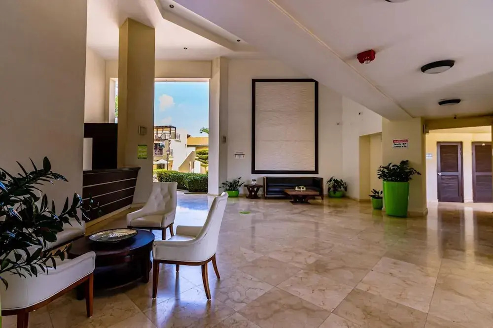 2BR Duplex Palmaruba Condos w Great Location