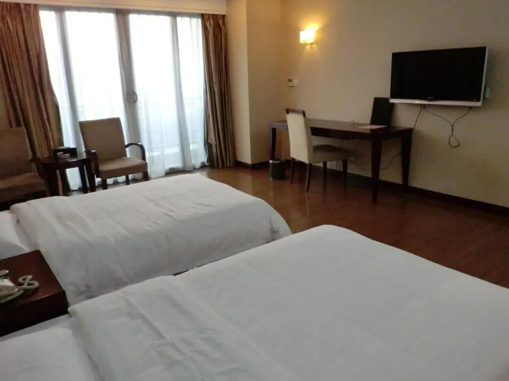 Yinfeng Hotel Guangzhou North Station Branch, Huacheng Road Subway Station Branch