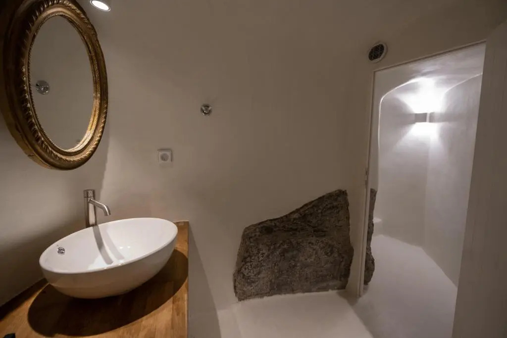 Astrea Suites Notus Dome House