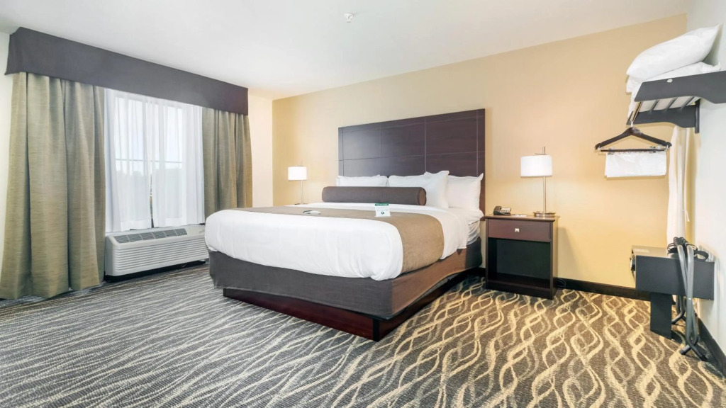 Cobblestone Hotel & Suites - Janesville