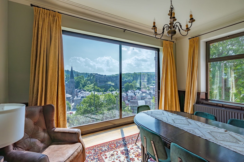 Elegant Castle for 12 Guests