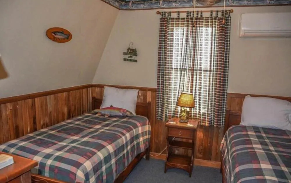 Kingdom Cabin 1