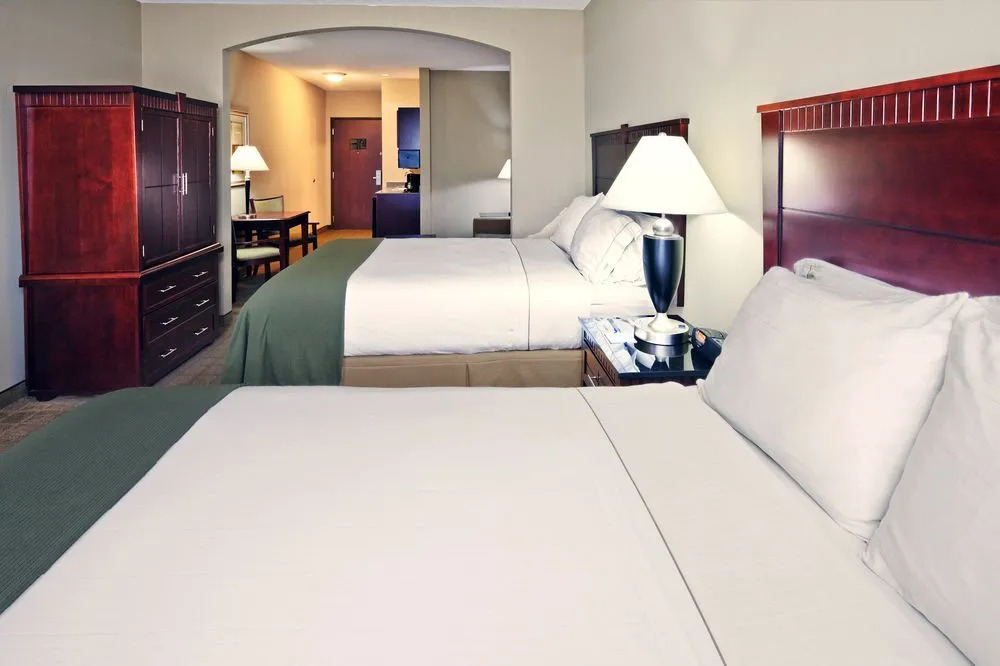 Holiday Inn Express Hotel & Suites Shawnee I-40 by IHG