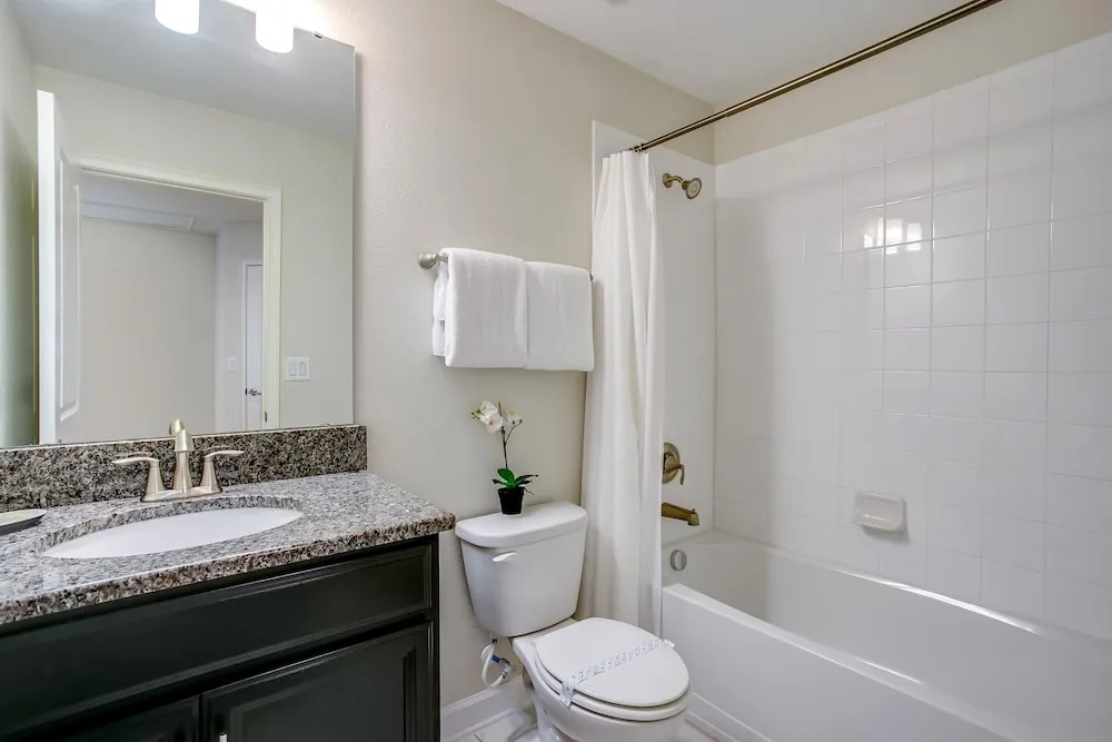 5 Bdrm Gated Golf Community Villa