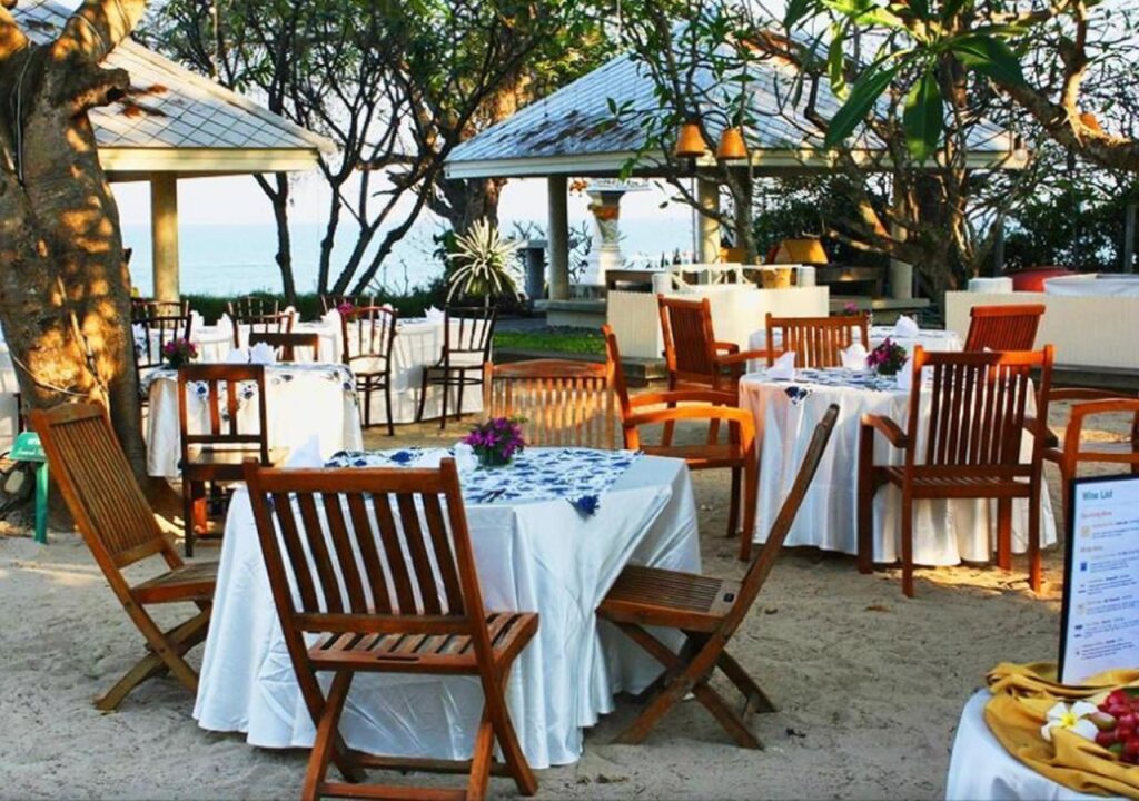Baan Bayan Beachfront Hotel