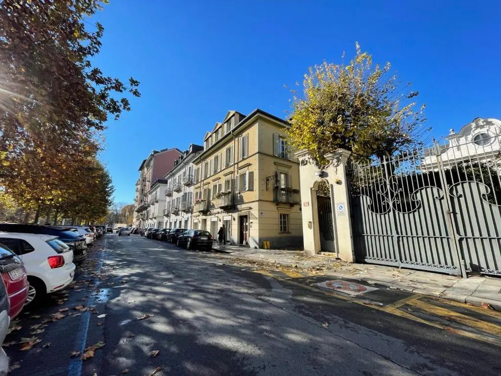 Tra i Tetti e il Cielo