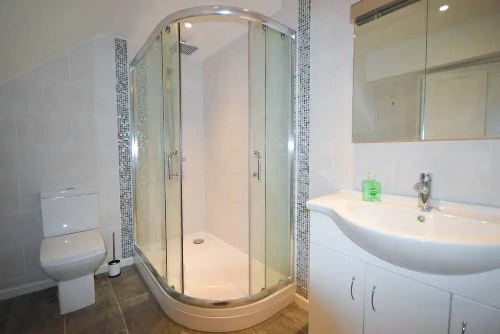 Stylish 3 Bedroom Maisonette Near City Centre