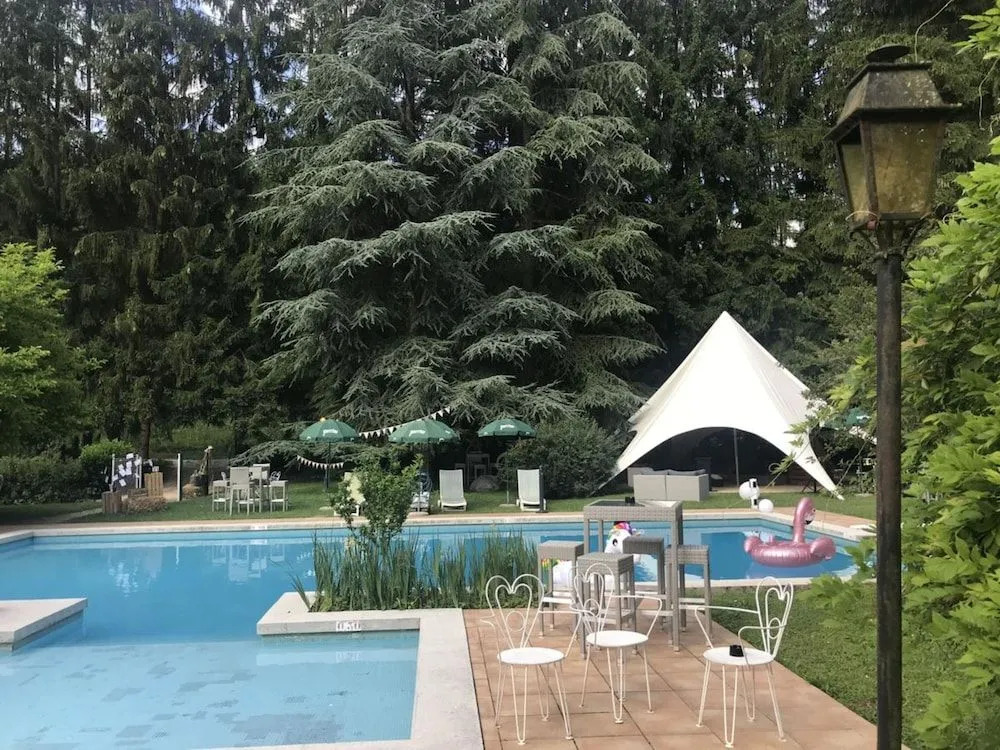 Hôtel-Restaurant "Les Rochers"
