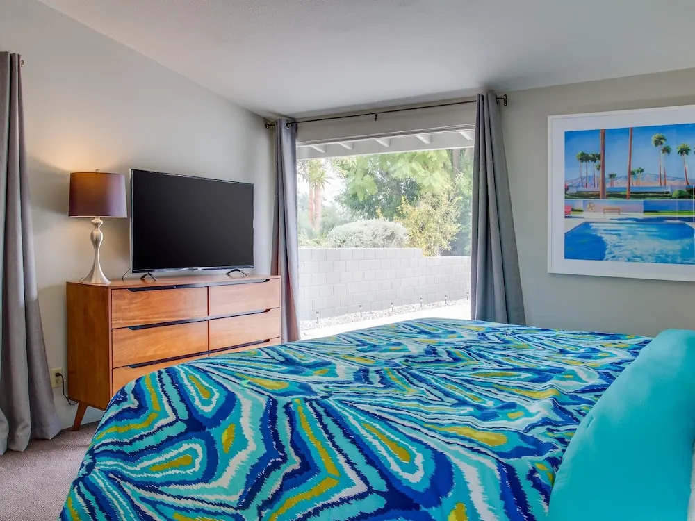 Palm Springs Pool Pad