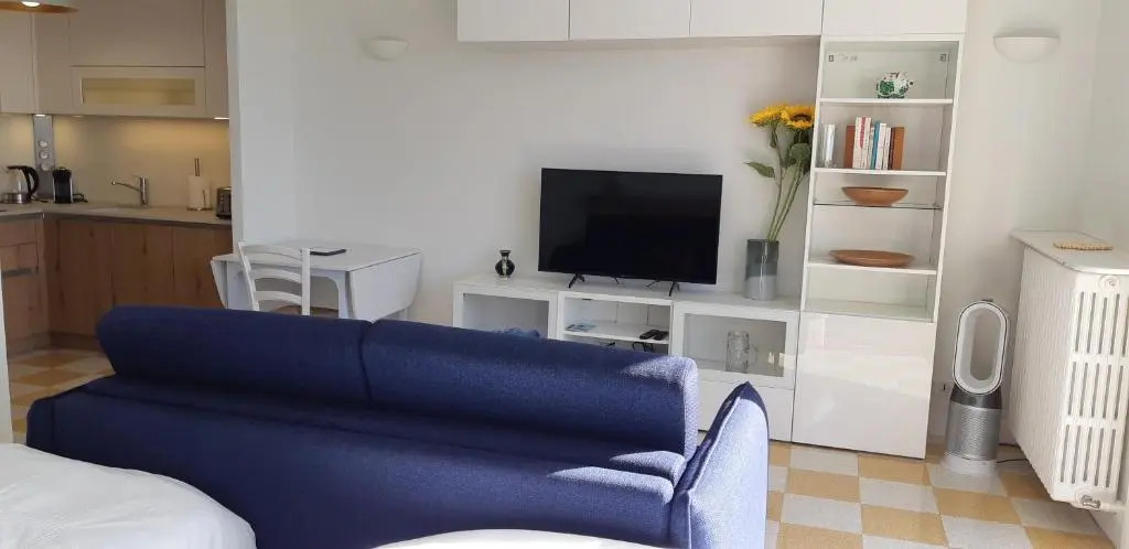 Neptune 5, top floor, sea view