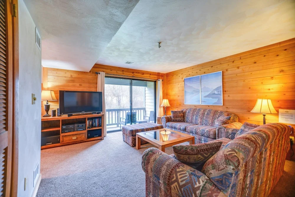 Ski-in/ski-out Seven Springs Mtn Condo w/ Shuttle