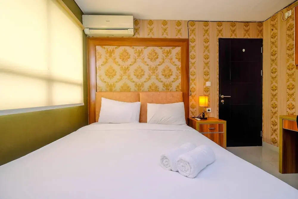 Comfy and Minimalist 1BR Apartment at Atria Residence