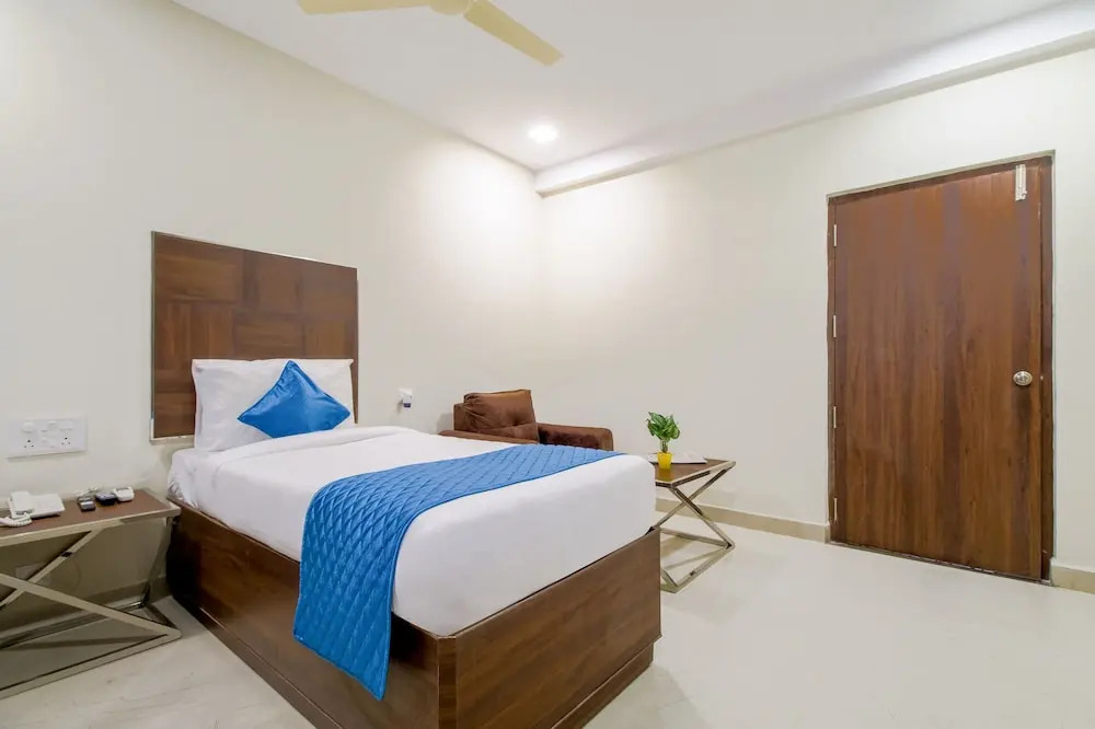 Monday Hotels Swarnas The Capital