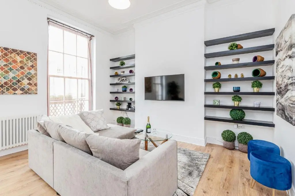 Bright & Spacious 4beds home - Kensington High Street-Olympia