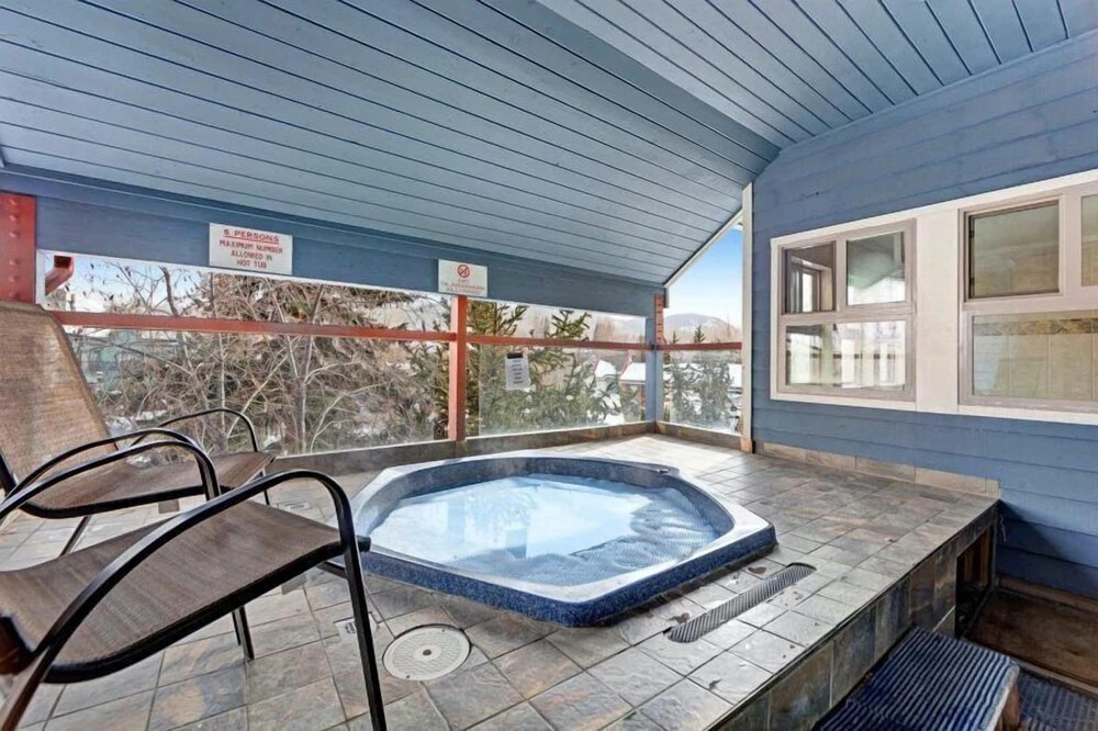 2 Bedroom Ski in Condo Only One Block From Historic Downtown, Shopping, Restaurants and Entertainment