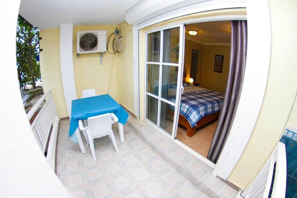 Apartamentos Hostal Cayuco Boramar