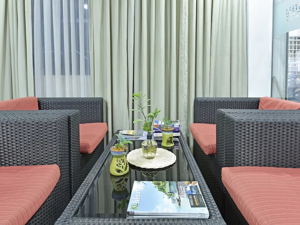 Super OYO 90780 J Hotel Bukit Bintang