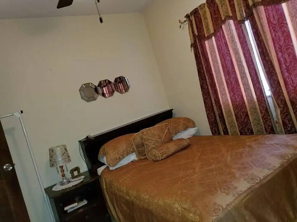 Yoli's Bed & Breakfast