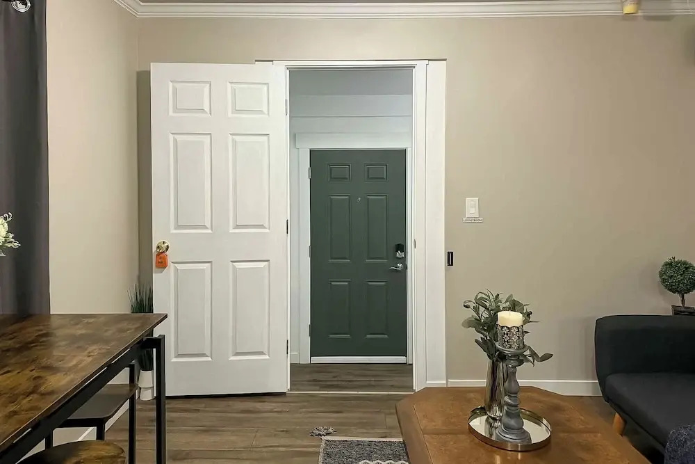 2 Mi to Lumen Field! 2nd-floor Apartment w/ Deck