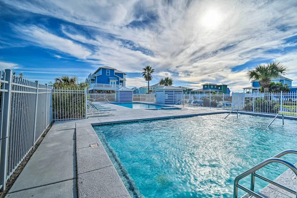 Pool Access & Steps to Beach: Coastal Getaway