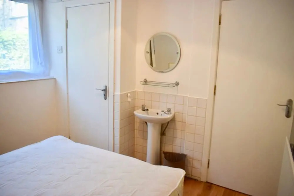 2 Bedroom Home With Parking In Ballsbridge
