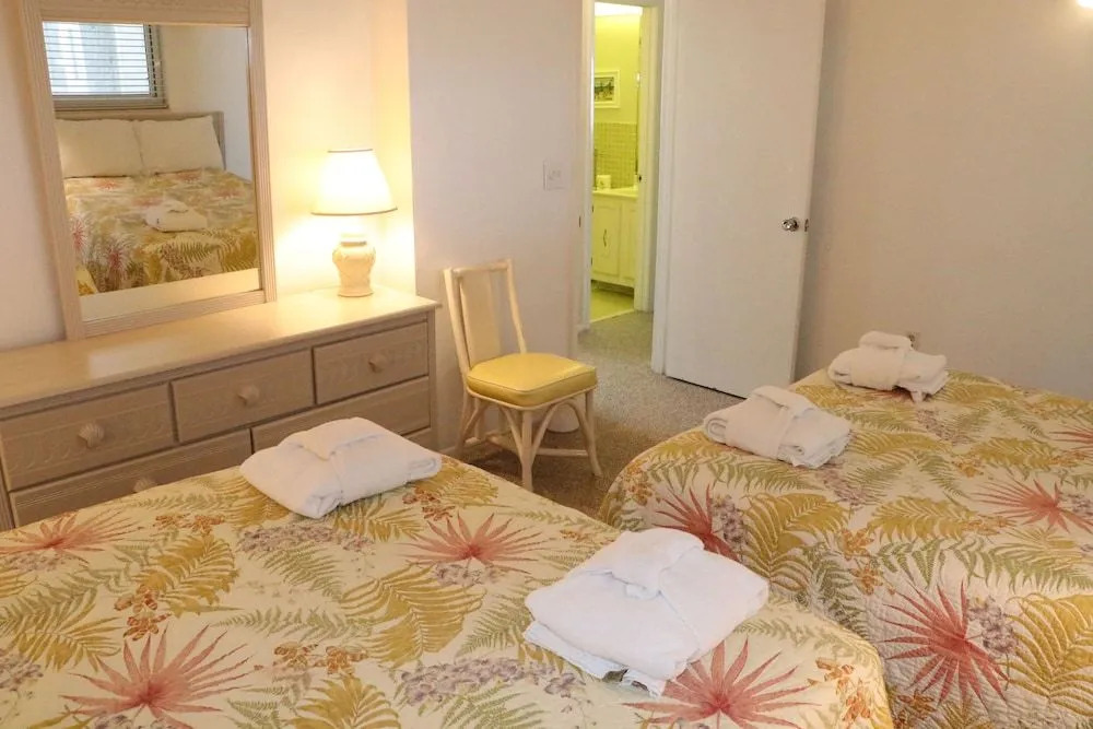 Jamaica Royale 703 - 2 Br Condo