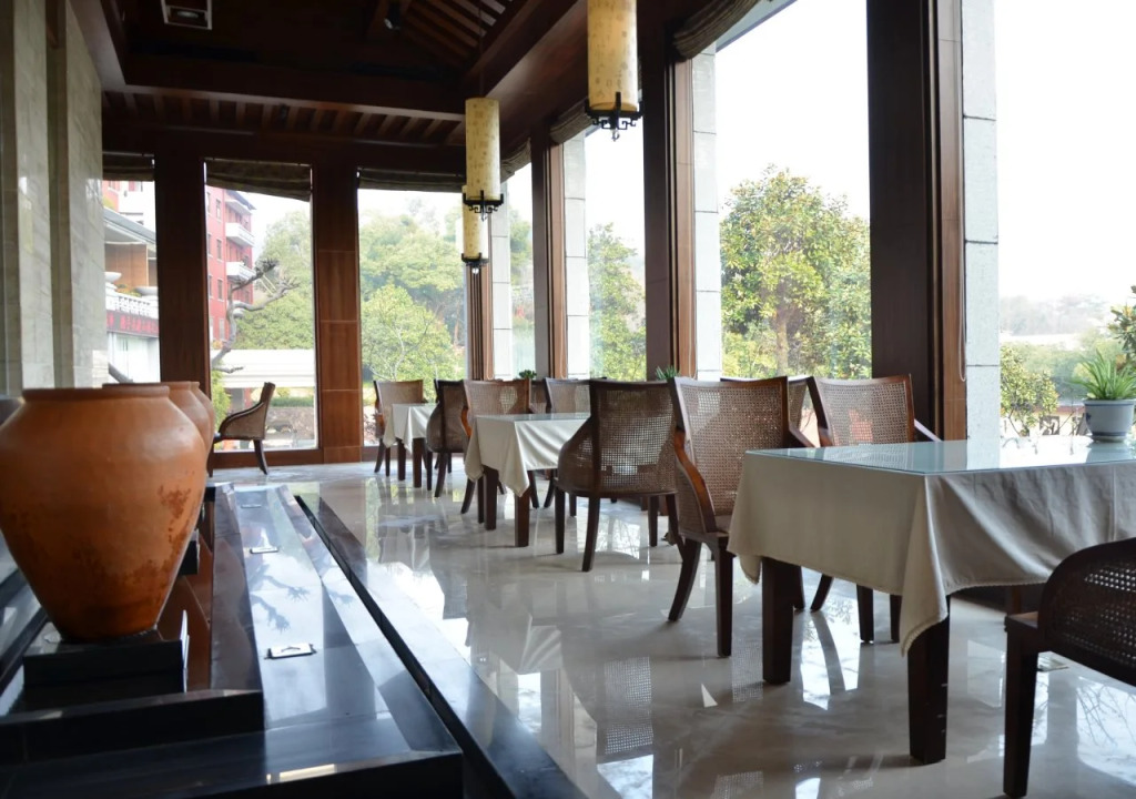 Huabei Hotel on West Lake
