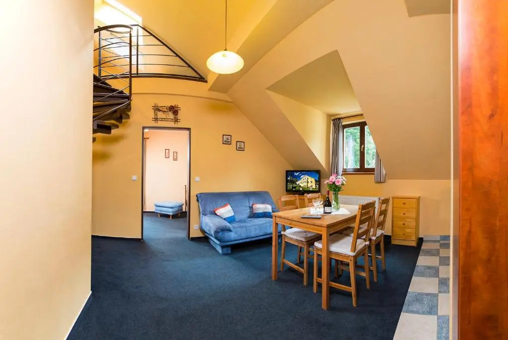 Yellow Ski Apartments