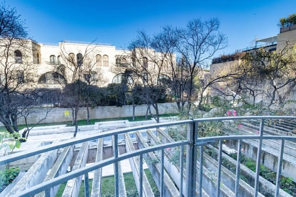 Cosy Studio in Mamilla, free parking up to 5 ppl