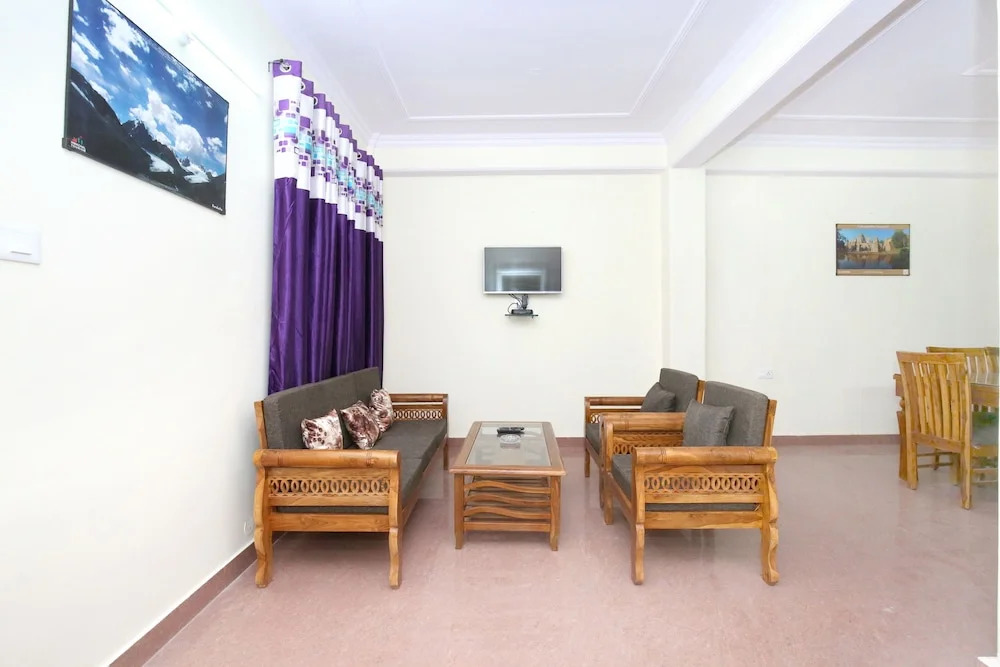 OYO 10975 Home Modern 2BHK Sector 6 New Shimla