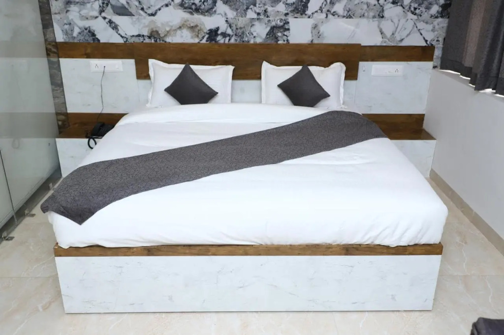 Ivory Hotel